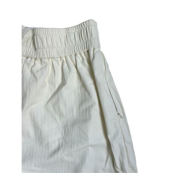 Frame Pleated Lamb Leather Short Women's Cream Size Medium - Picture 9 of 14